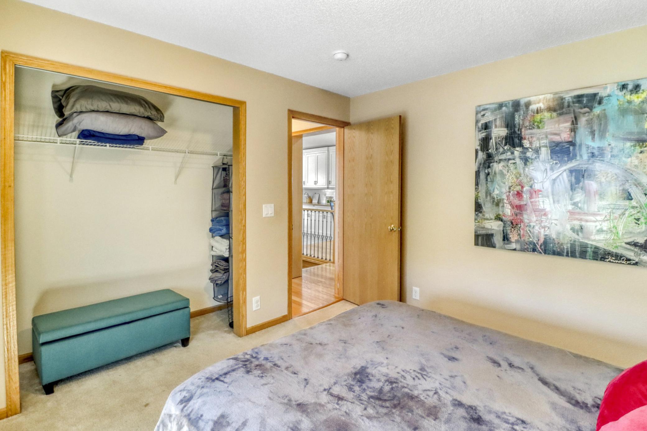 Bedroom2_2.JPG