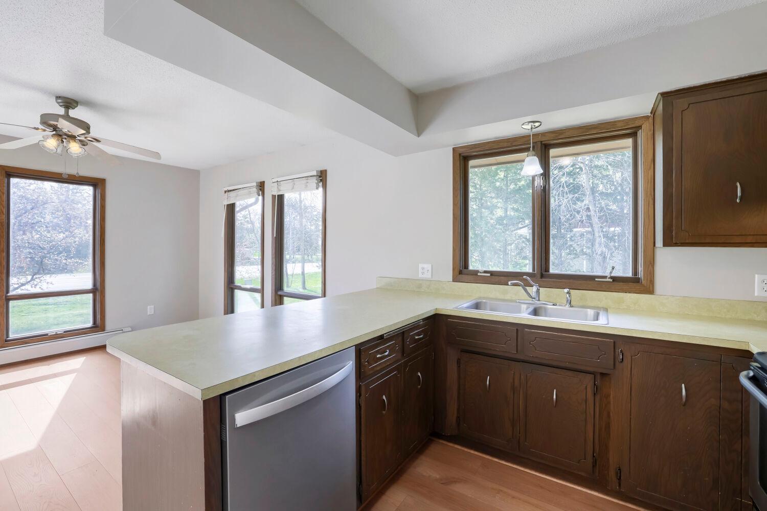 17012 Lexington Avenue NE - Web Quality - 014 - 11 Kitchen.jpg