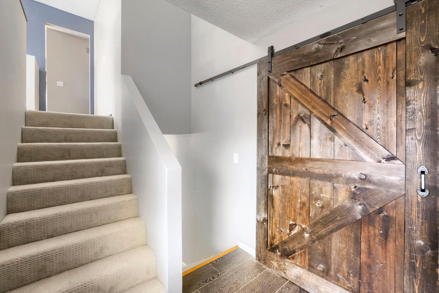 17012 Lexington Avenue NE - Web Quality - 007 - 04 Foyer.jpg
