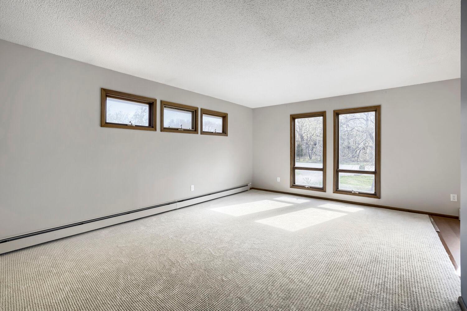 17012 Lexington Avenue NE - Web Quality - 008 - 05 Living Room.jpg