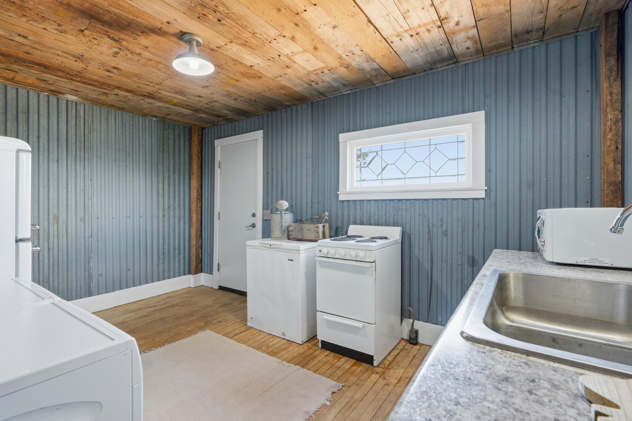09-Kitchen.jpg