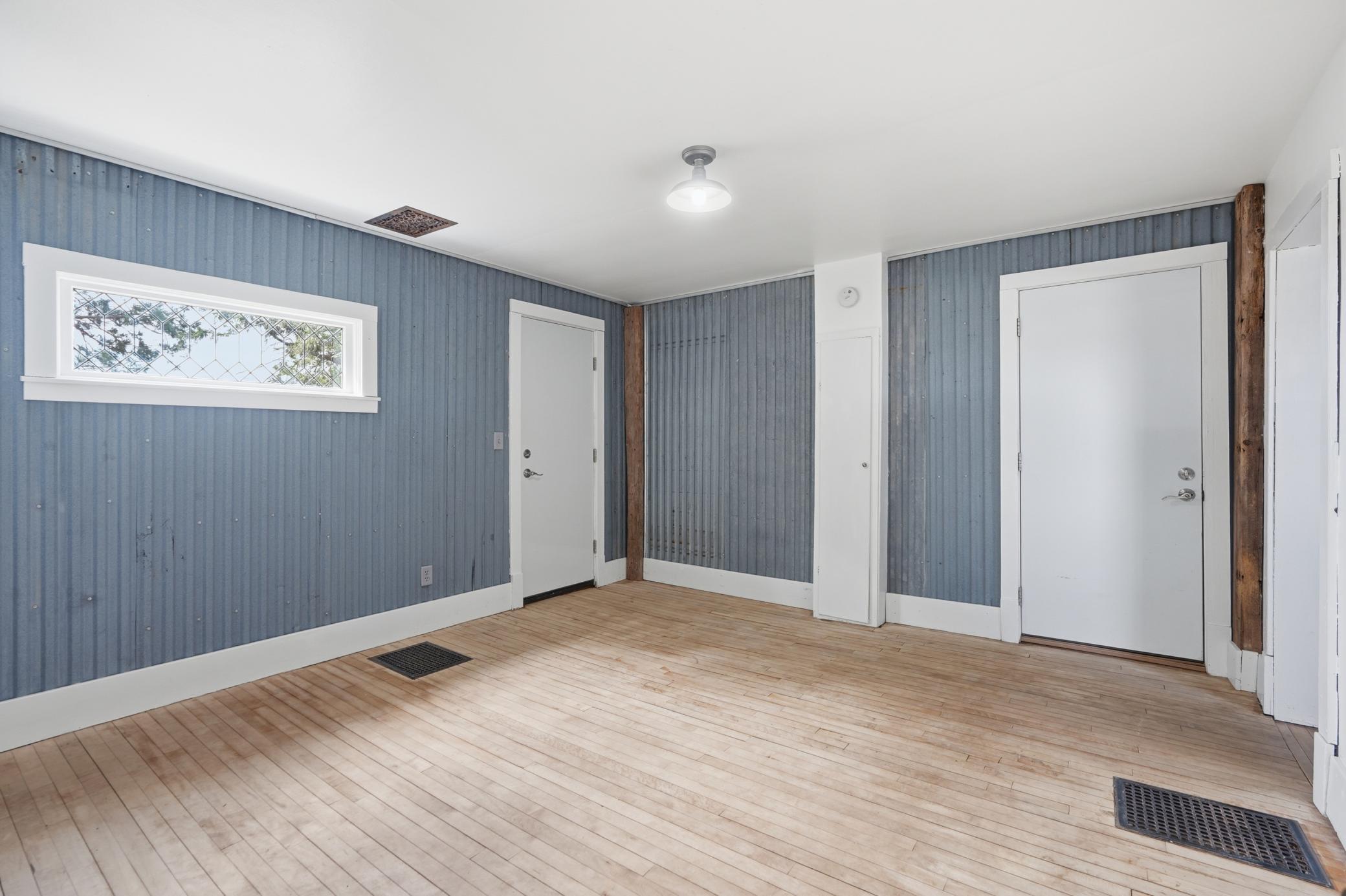 06-Living Room.jpg