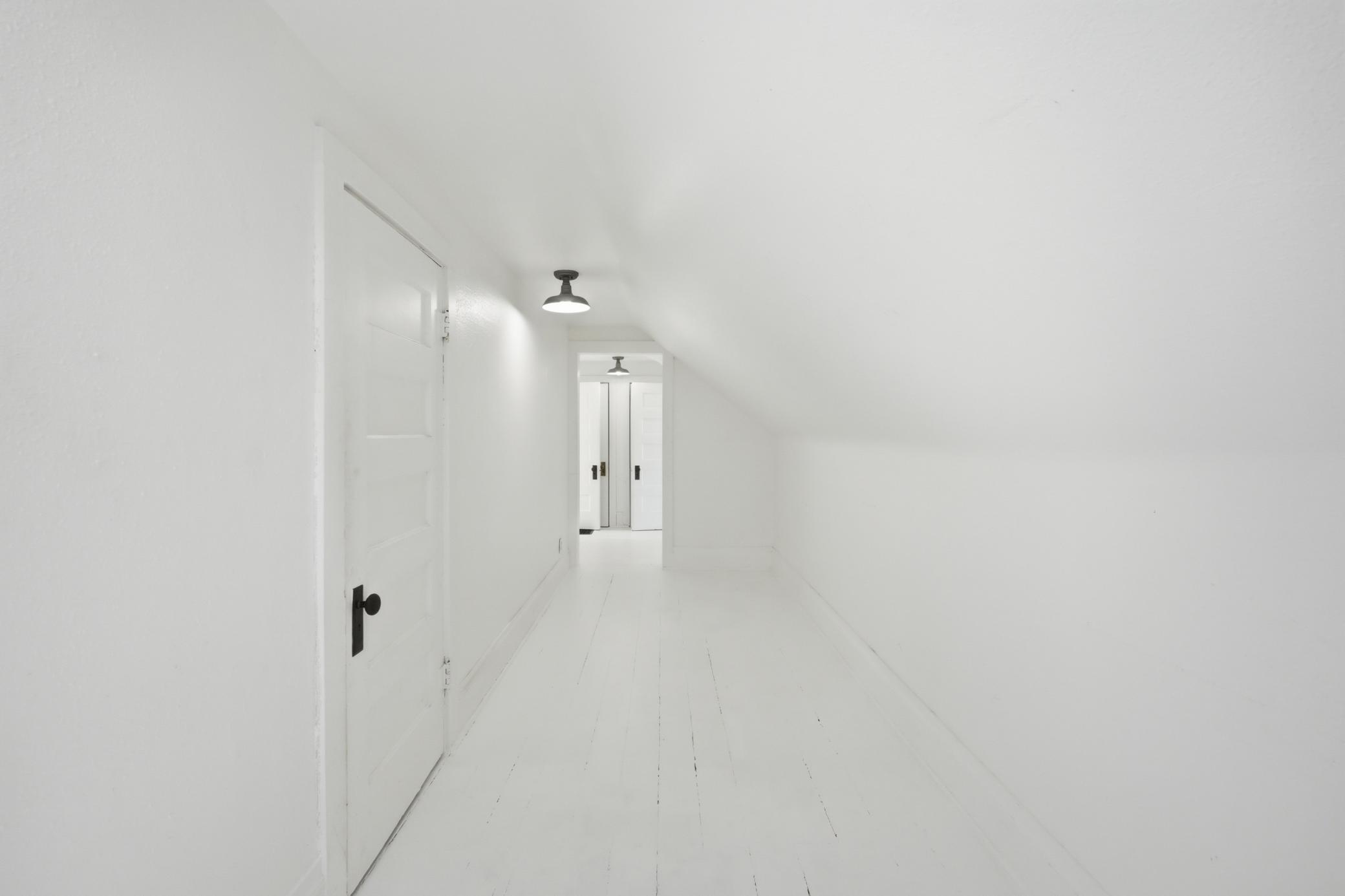 10-Hallway.jpg