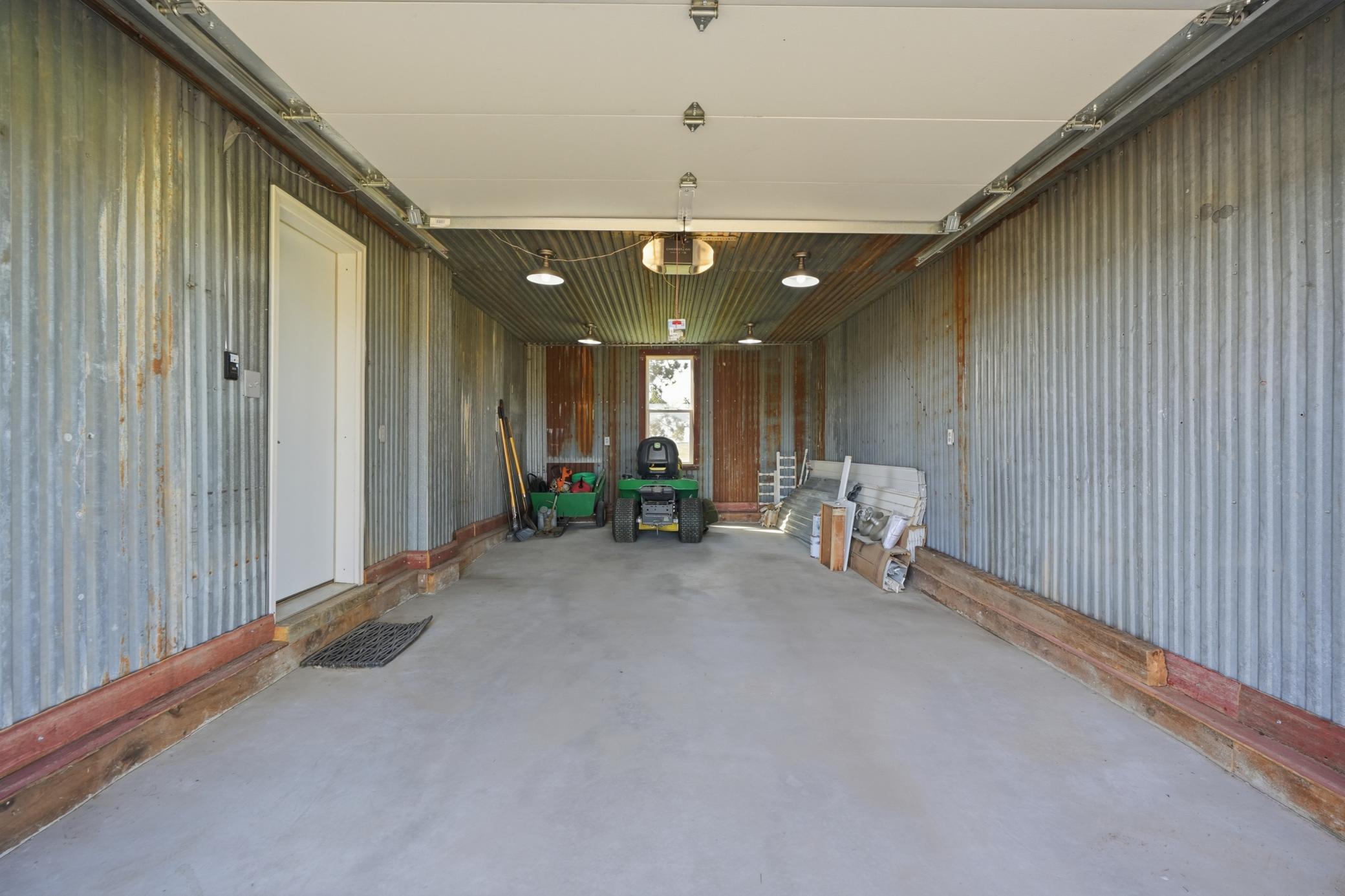 17-Garage.jpg