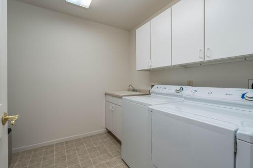 1429 Parkside Lane, North Mankato, MN 56003