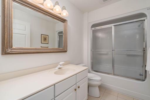 1429 Parkside Lane, North Mankato, MN 56003