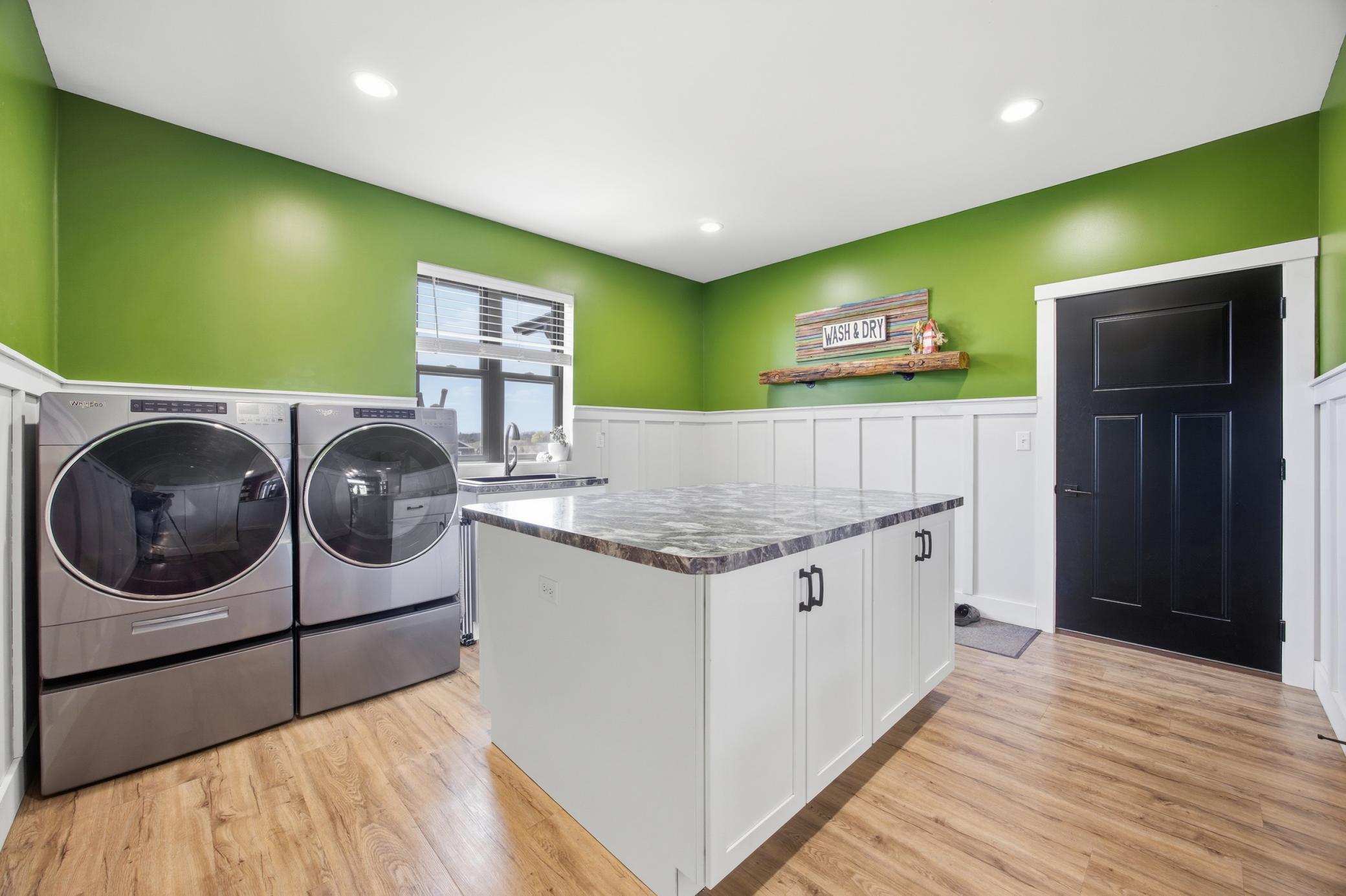 Laundry / Garage access
