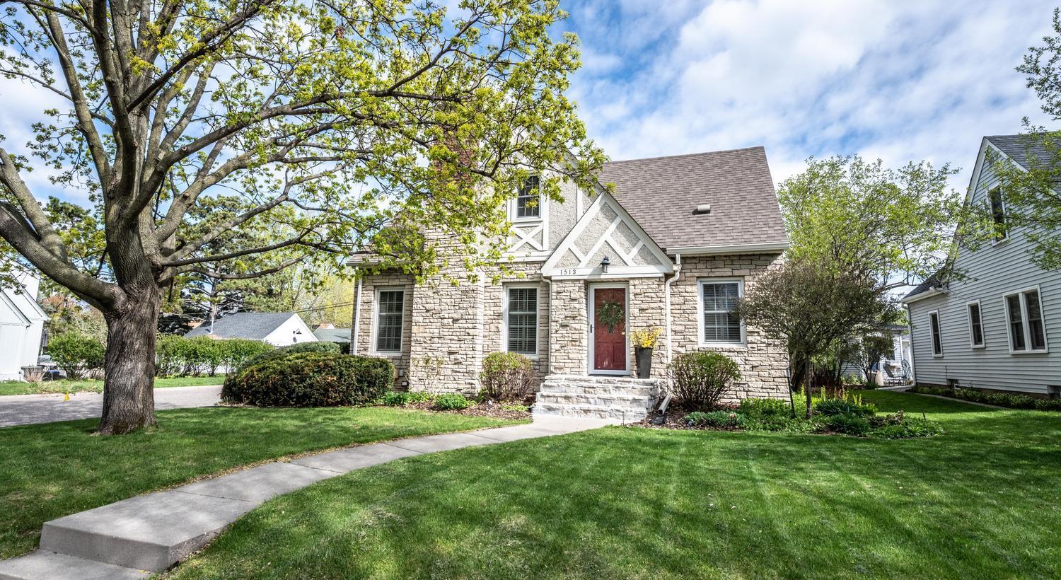 001-003-Front of Home-1500x820.jpg