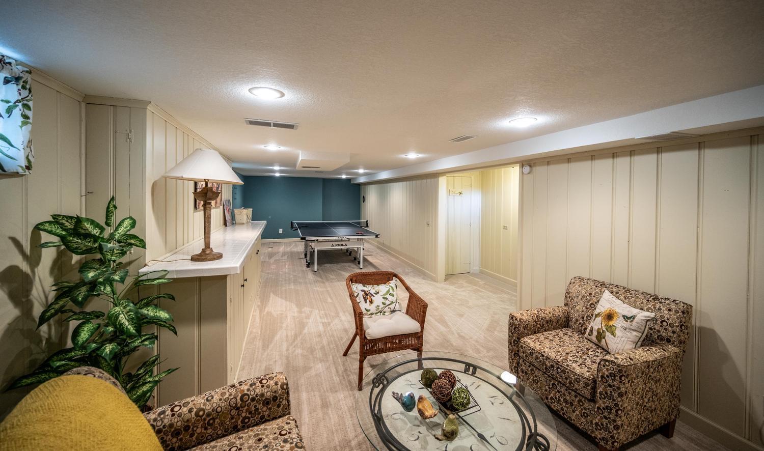 028-034-Family Room-1500x887.jpg