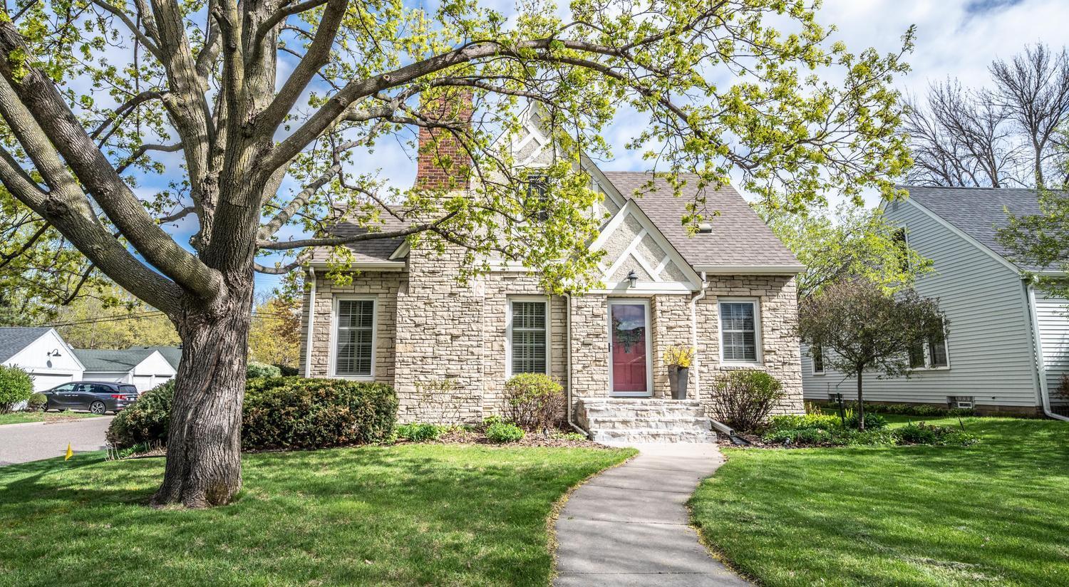 040-011-Front of Home-1500x824.jpg