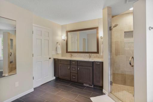 8587 Summit Oaks, Savage, MN 55378