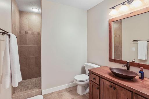 8587 Summit Oaks, Savage, MN 55378