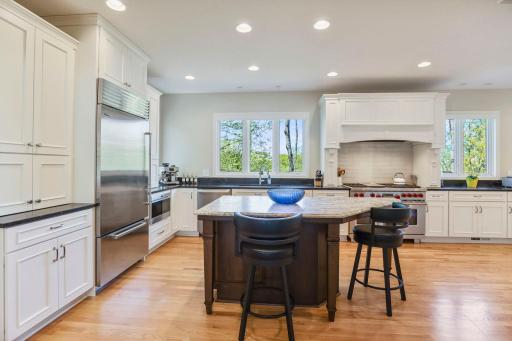 8587 Summit Oaks, Savage, MN 55378