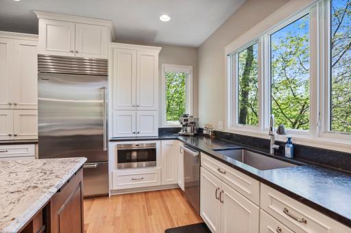 8587 Summit Oaks, Savage, MN 55378