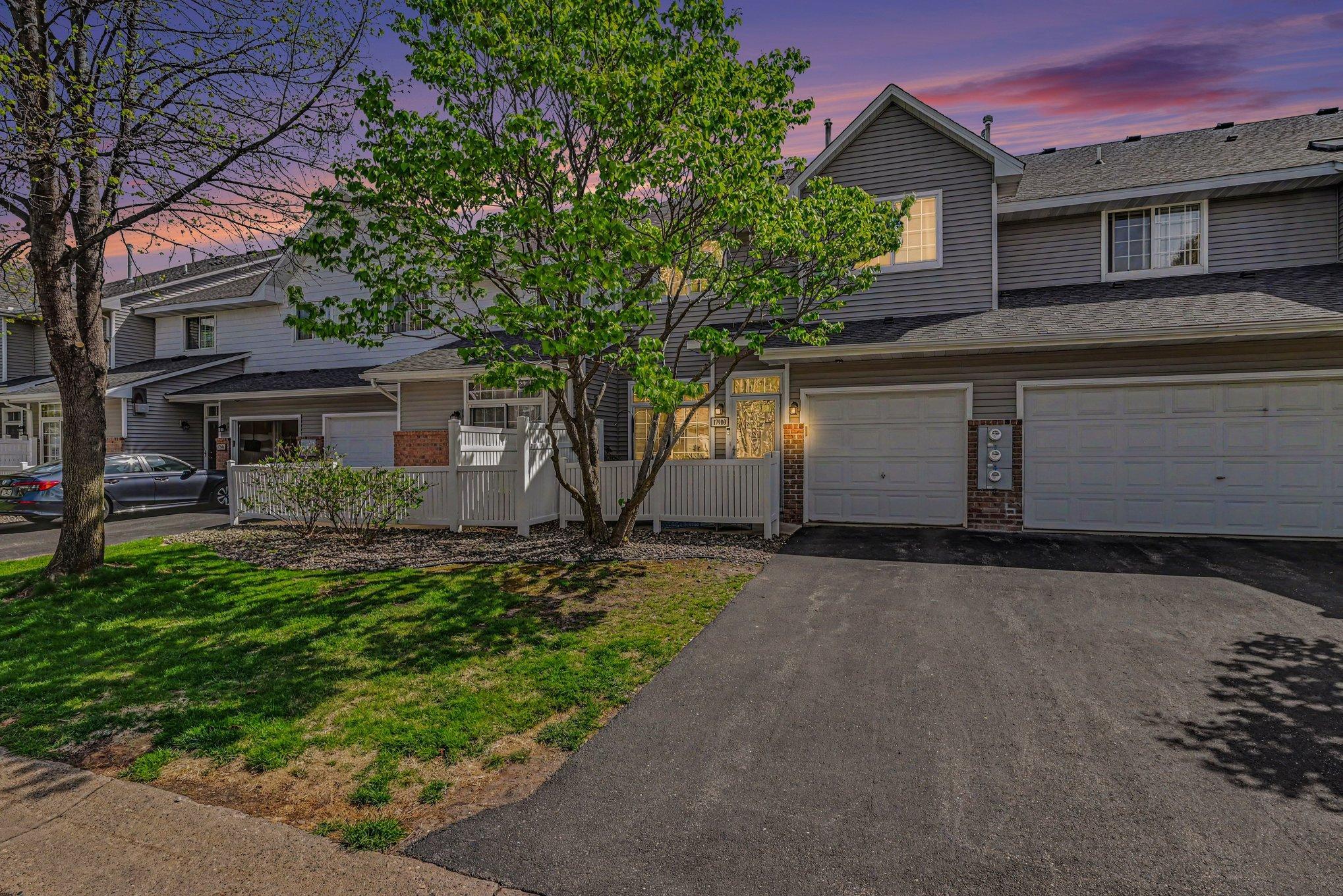 Welcome to 17900 Cobblestone Way. This move in townhome is ready for a new owner to create thier story and create new memories.
