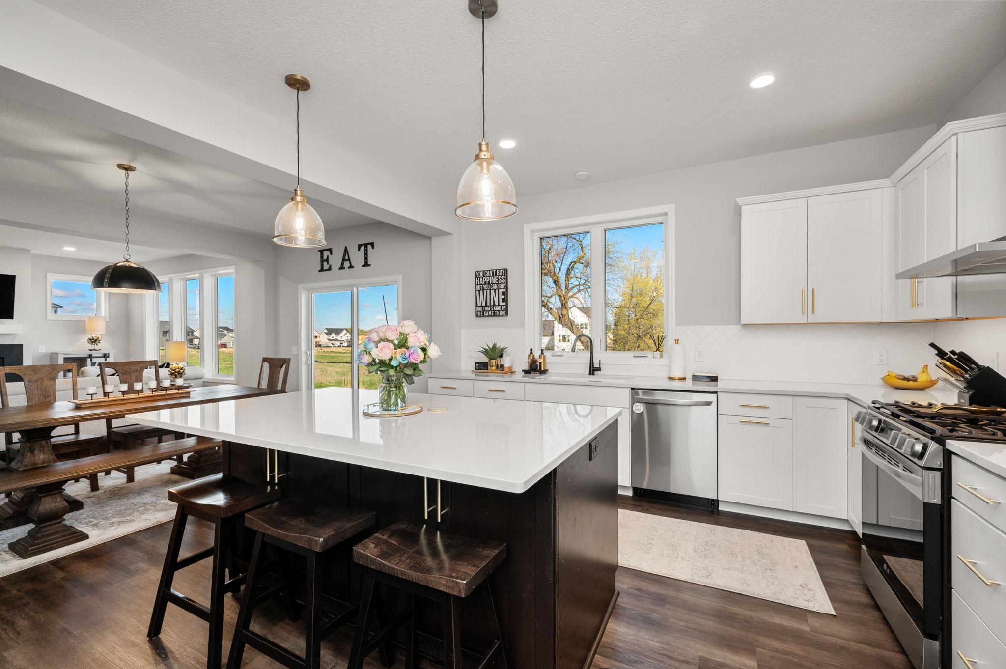 Another view of this gorgeous kitchen!