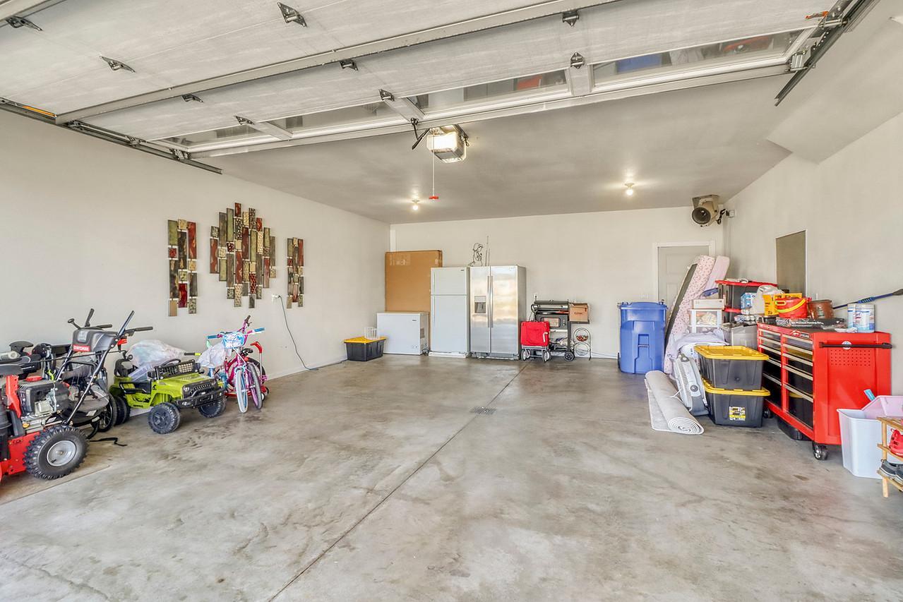 Garage w/ opener