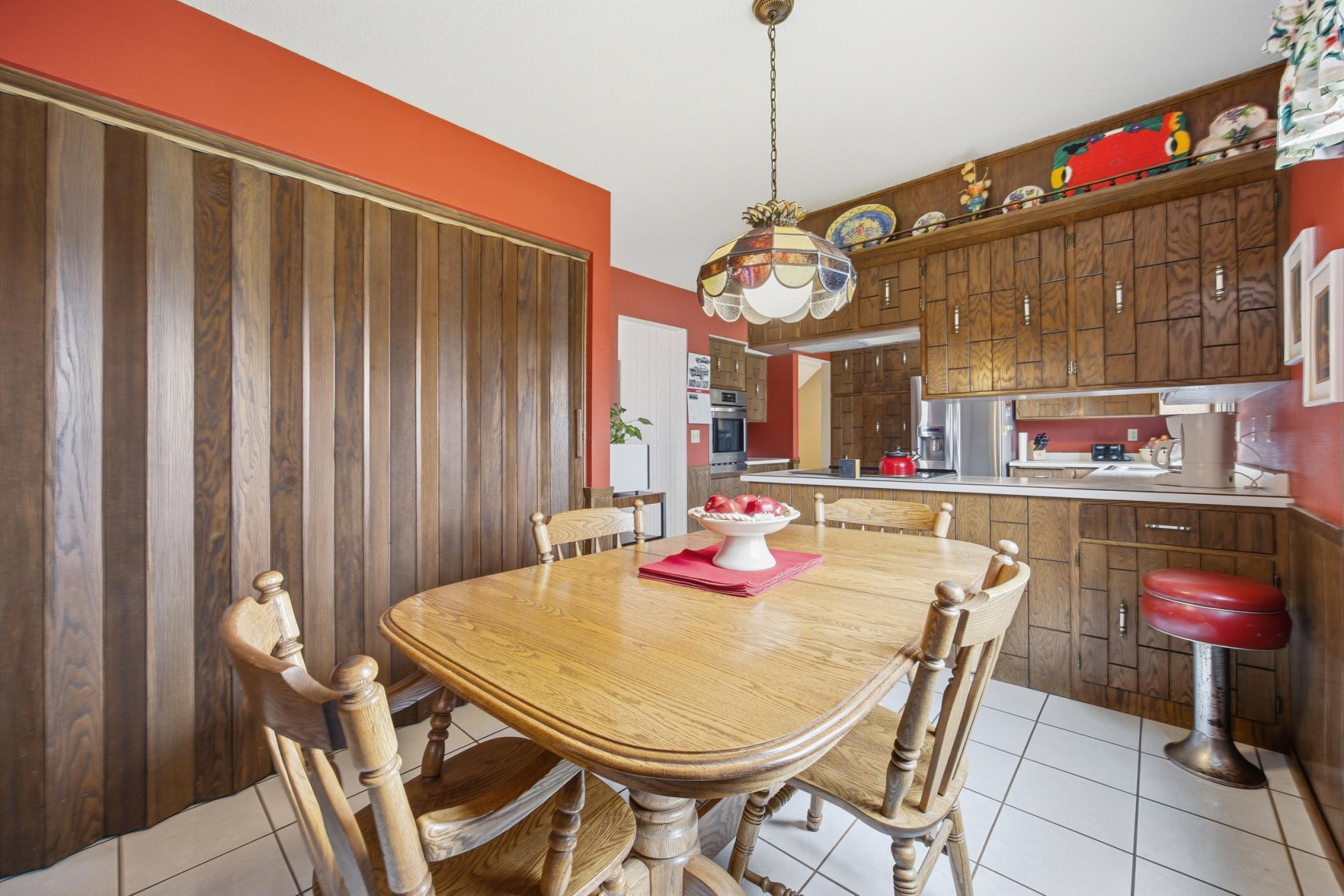 Kitchen eating area