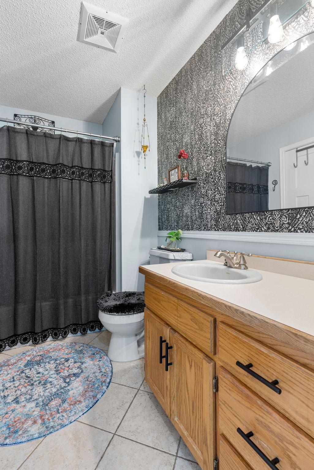 Full upper bathroom