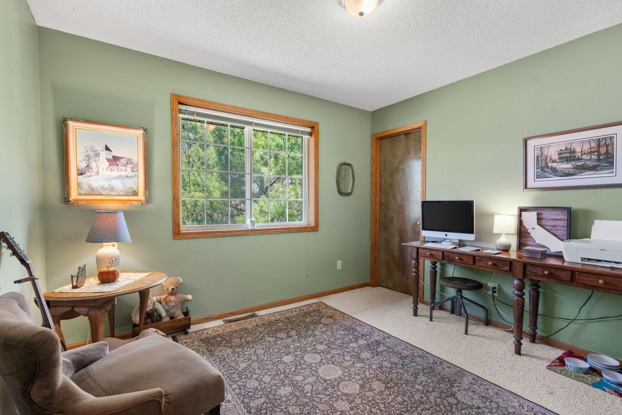 2nd bedroom with walk-in closet