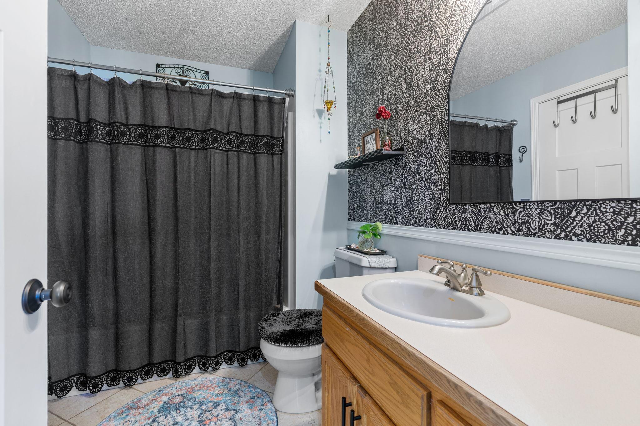 Full upper level bathroom
