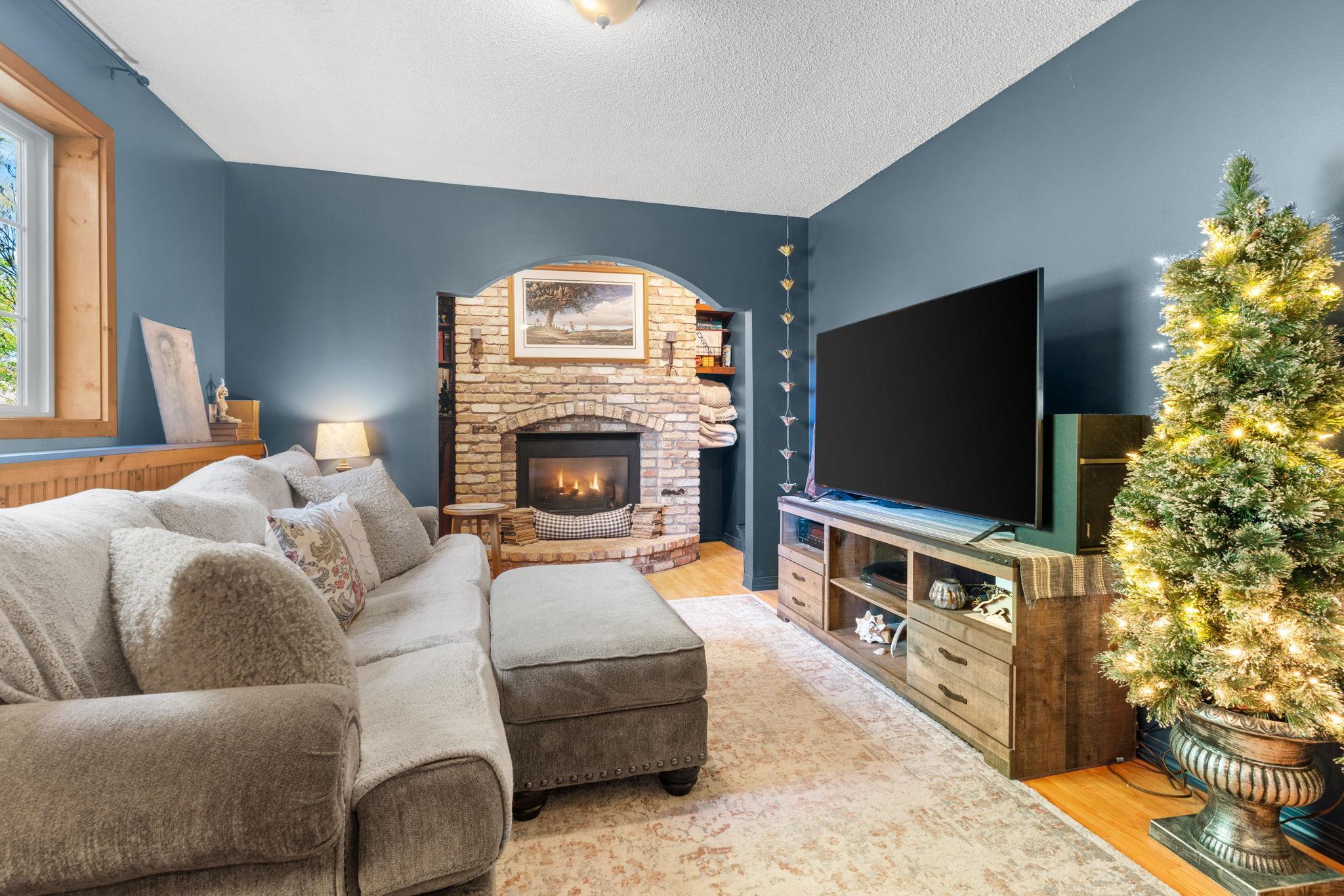 33-web-or-mls-2671 Oakview Ln-41.jpg