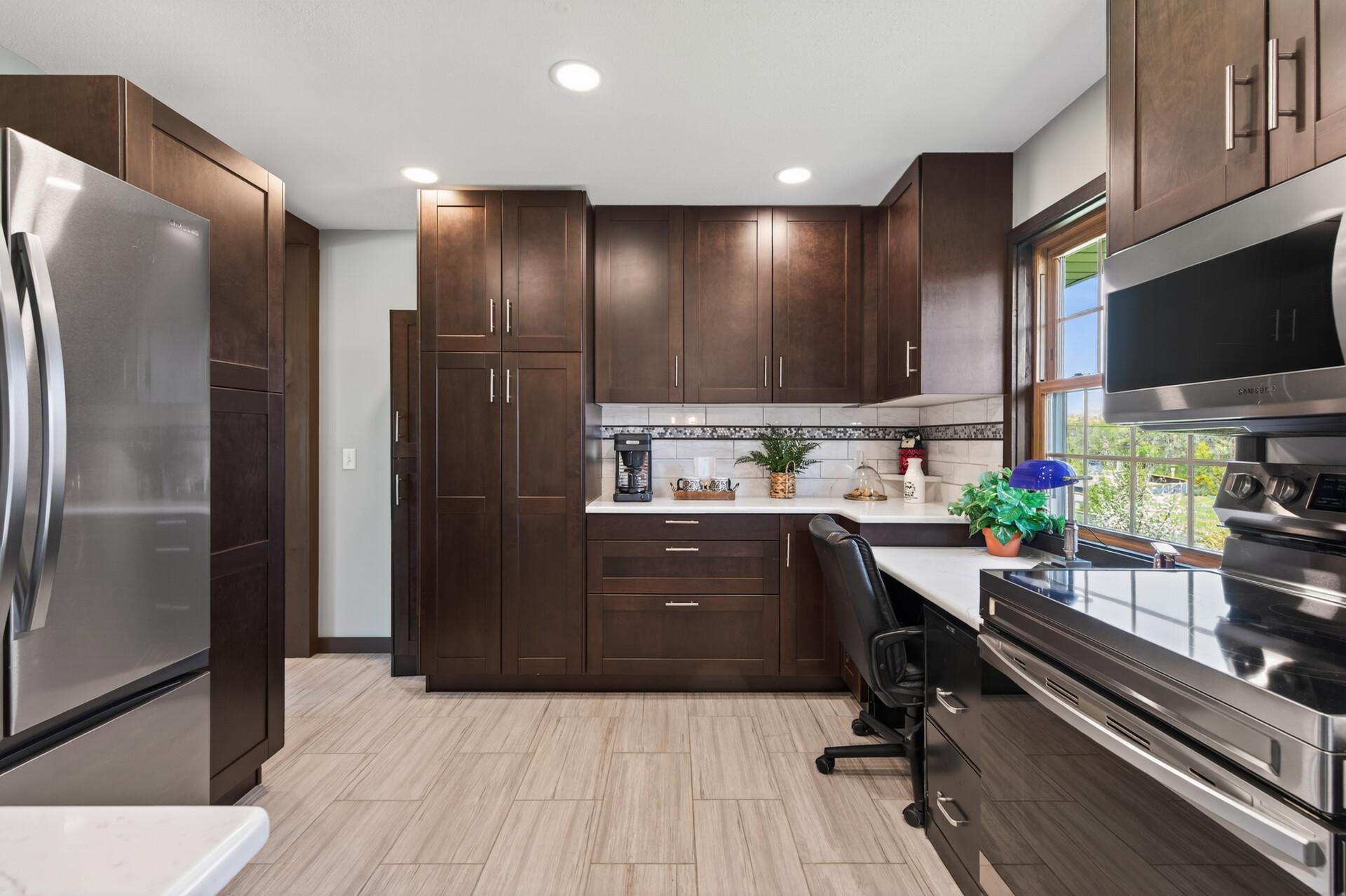 2 pantries with abundant storage