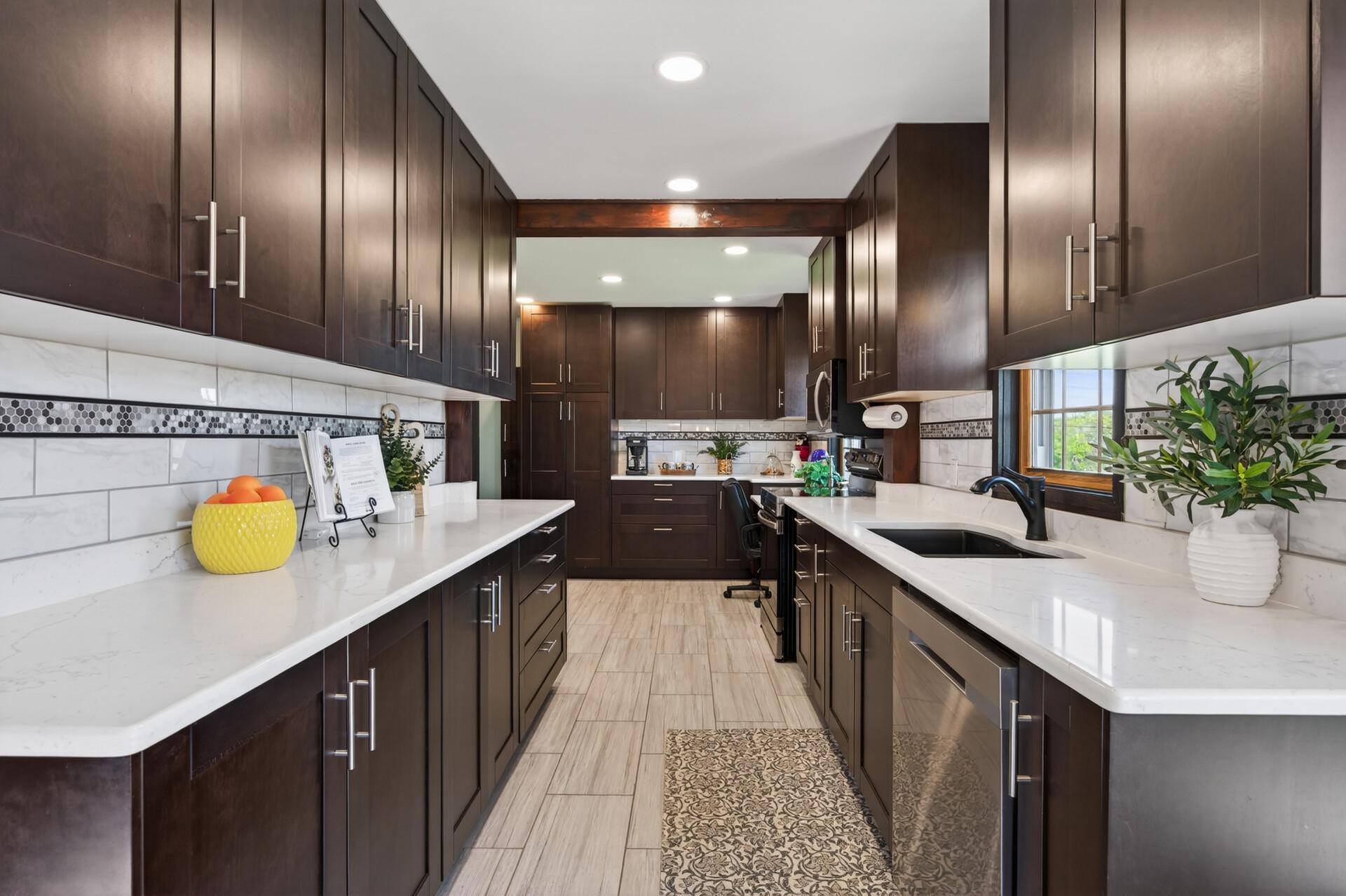 Gorgeous new cabinets, counters, backsplash - so much space
