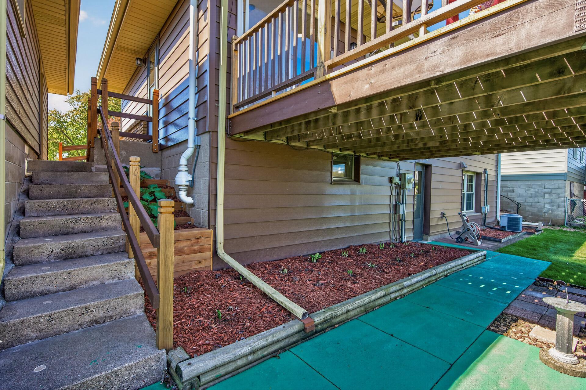 Access to lower level patio area