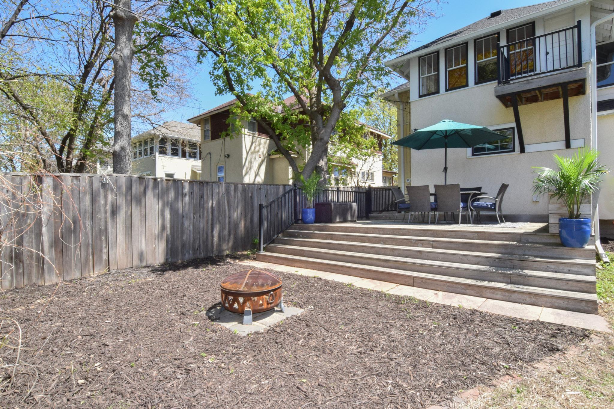 Your oasis in the city--you'll look forward to coming home to this!