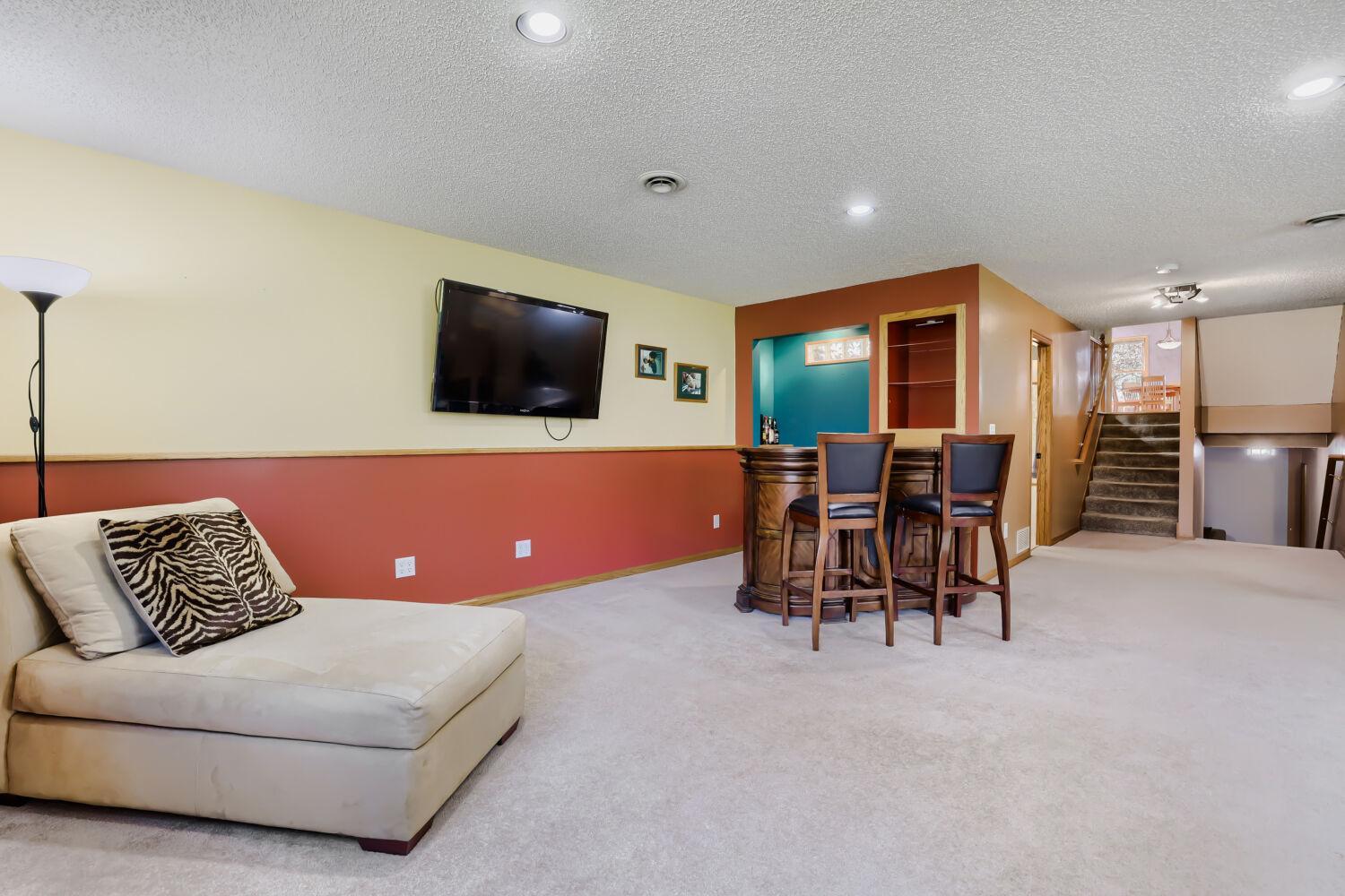 13834 Washington St NE - Web Quality - 018 - 13 Family Room.jpg