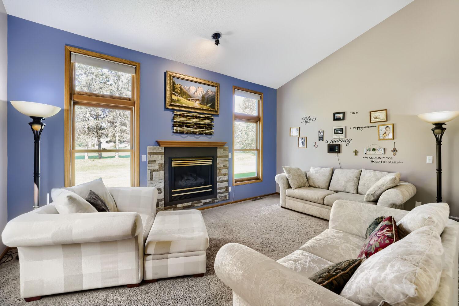 13834 Washington St NE - Web Quality - 009 - 04 Living Room.jpg