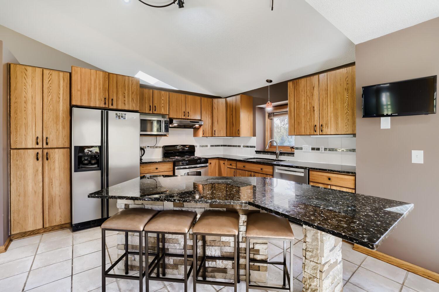 13834 Washington St NE - Web Quality - 014 - 09 Kitchen.jpg