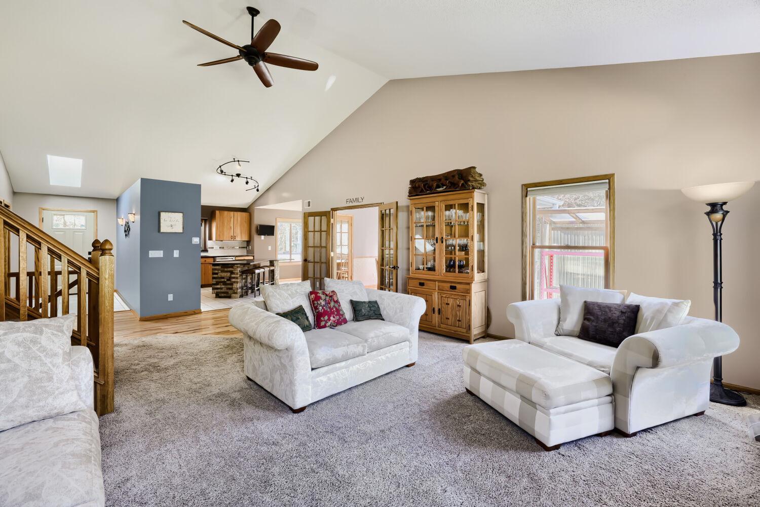 13834 Washington St NE - Web Quality - 010 - 05 Living Room.jpg