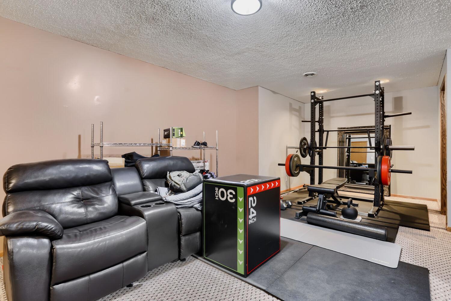 13834 Washington St NE - Web Quality - 020 - 15 Family Room.jpg