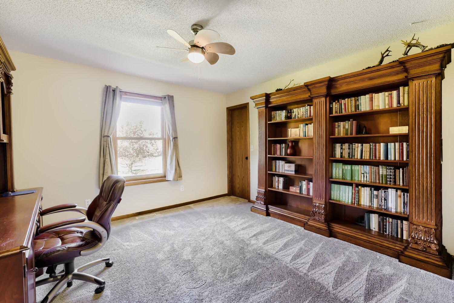 13834 Washington St NE - Web Quality - 011 - 06 Office.jpg
