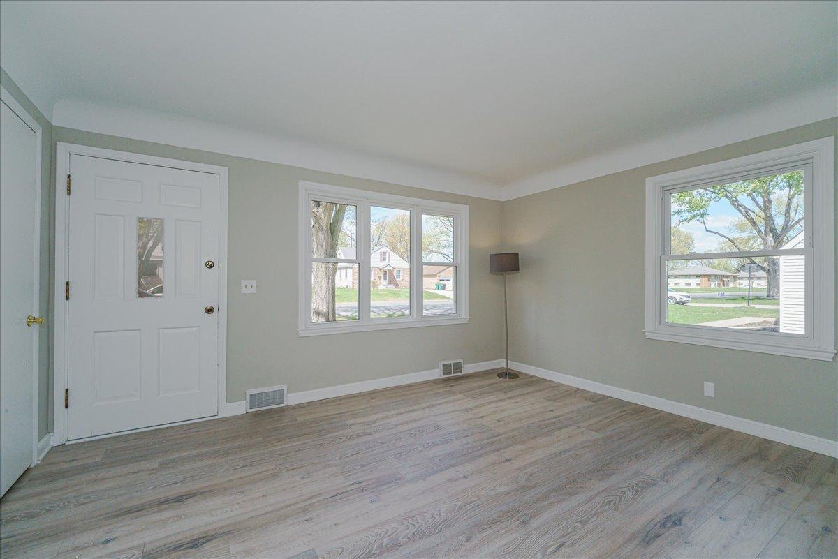 05-Living Room.jpg