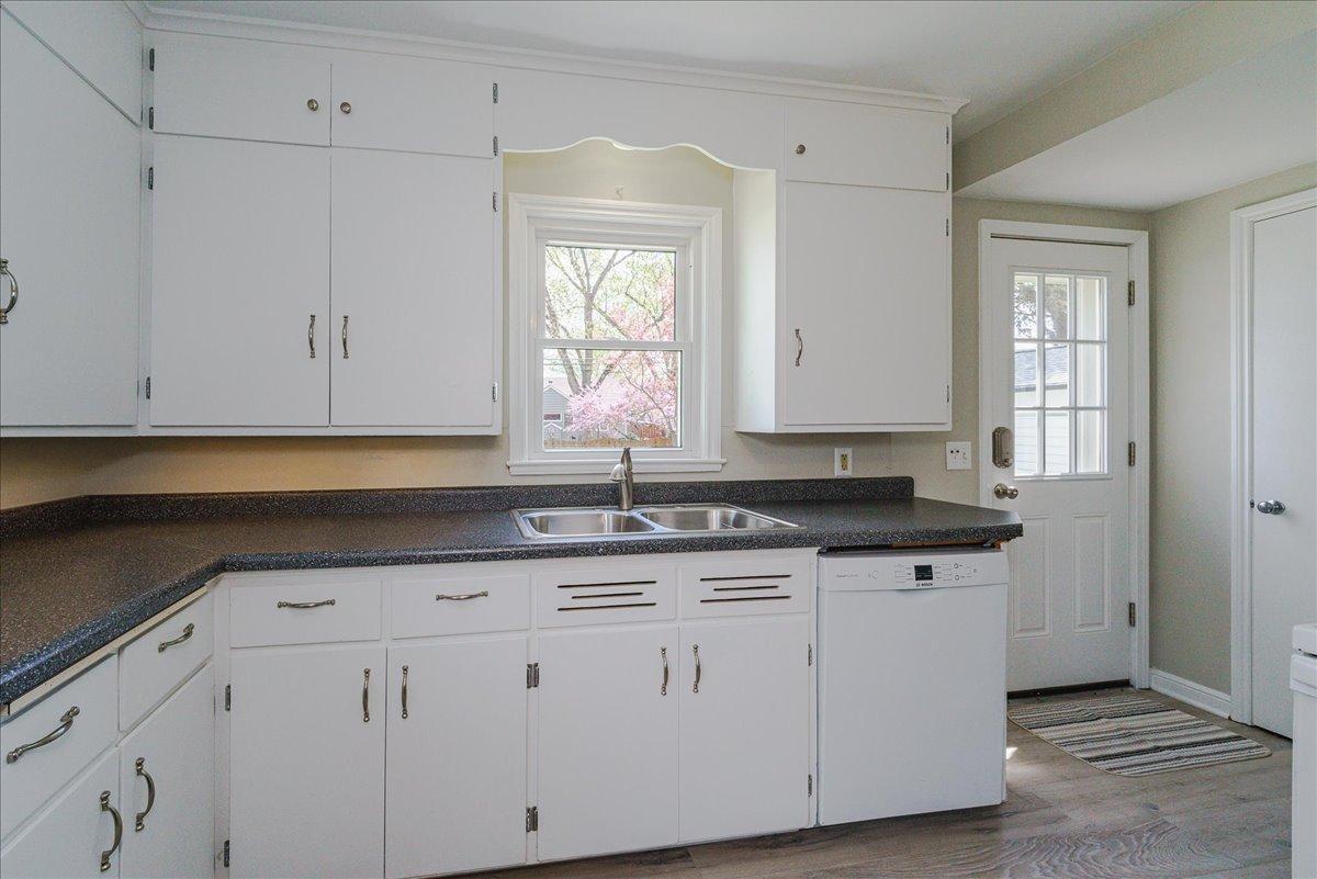 11-Kitchen.jpg