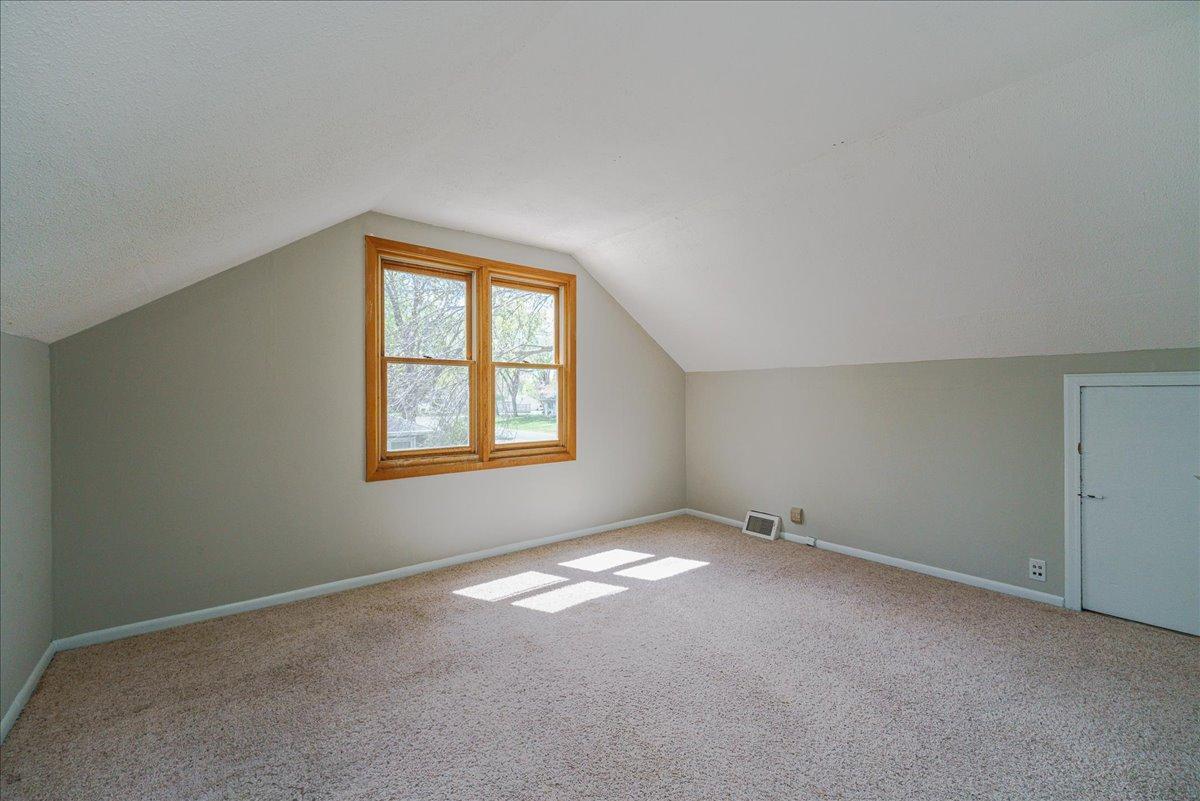 22-Family Room.jpg