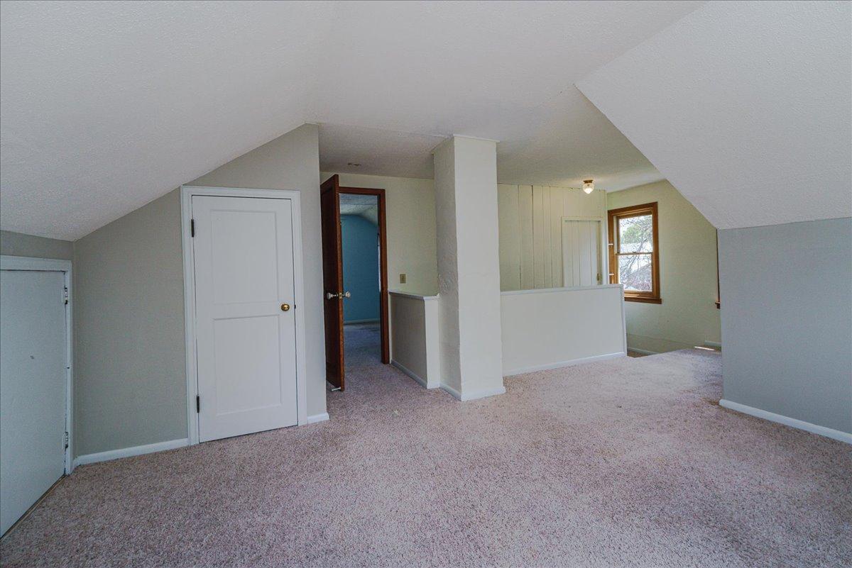 23-Family Room.jpg
