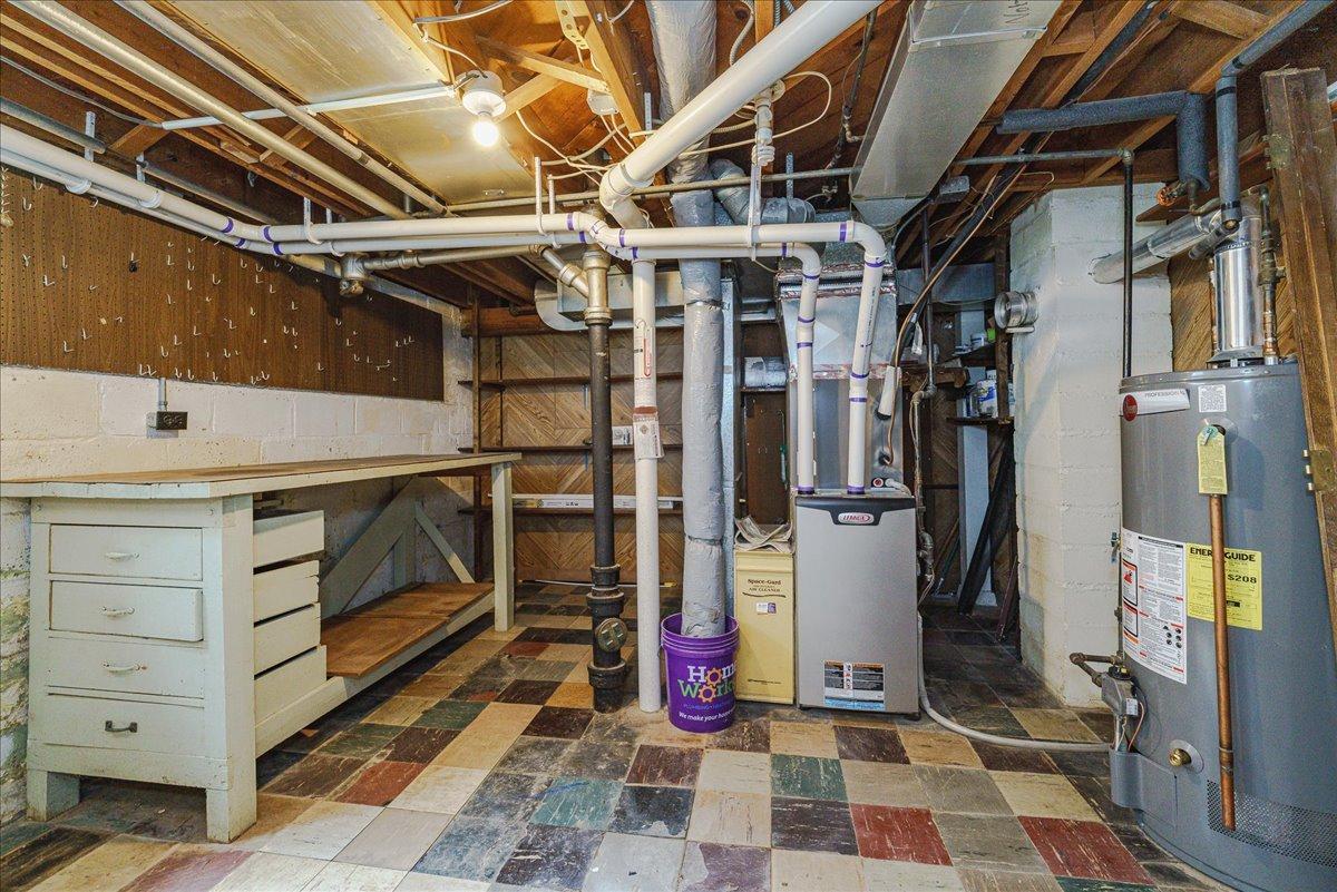 34-Utility Room.jpg