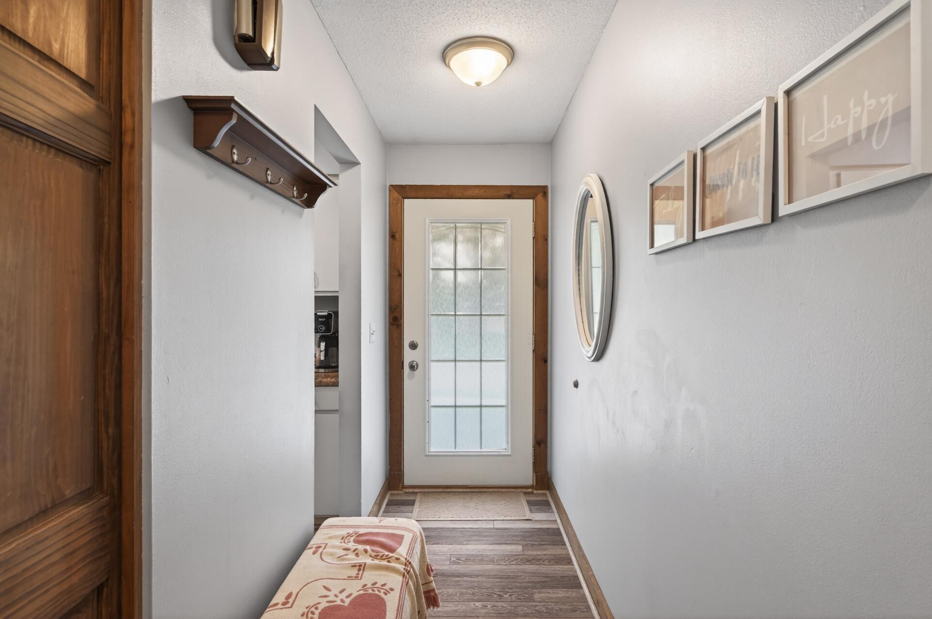 04_8380_Isle_Ave_S4_mls.jpg