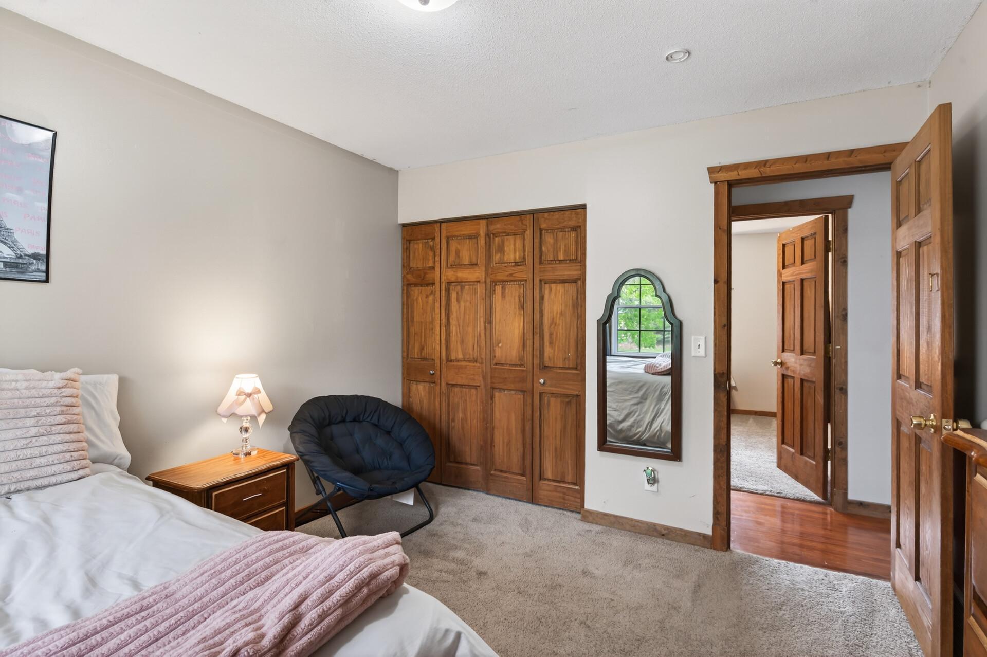 16_8380_Isle_Ave_S16_mls.jpg