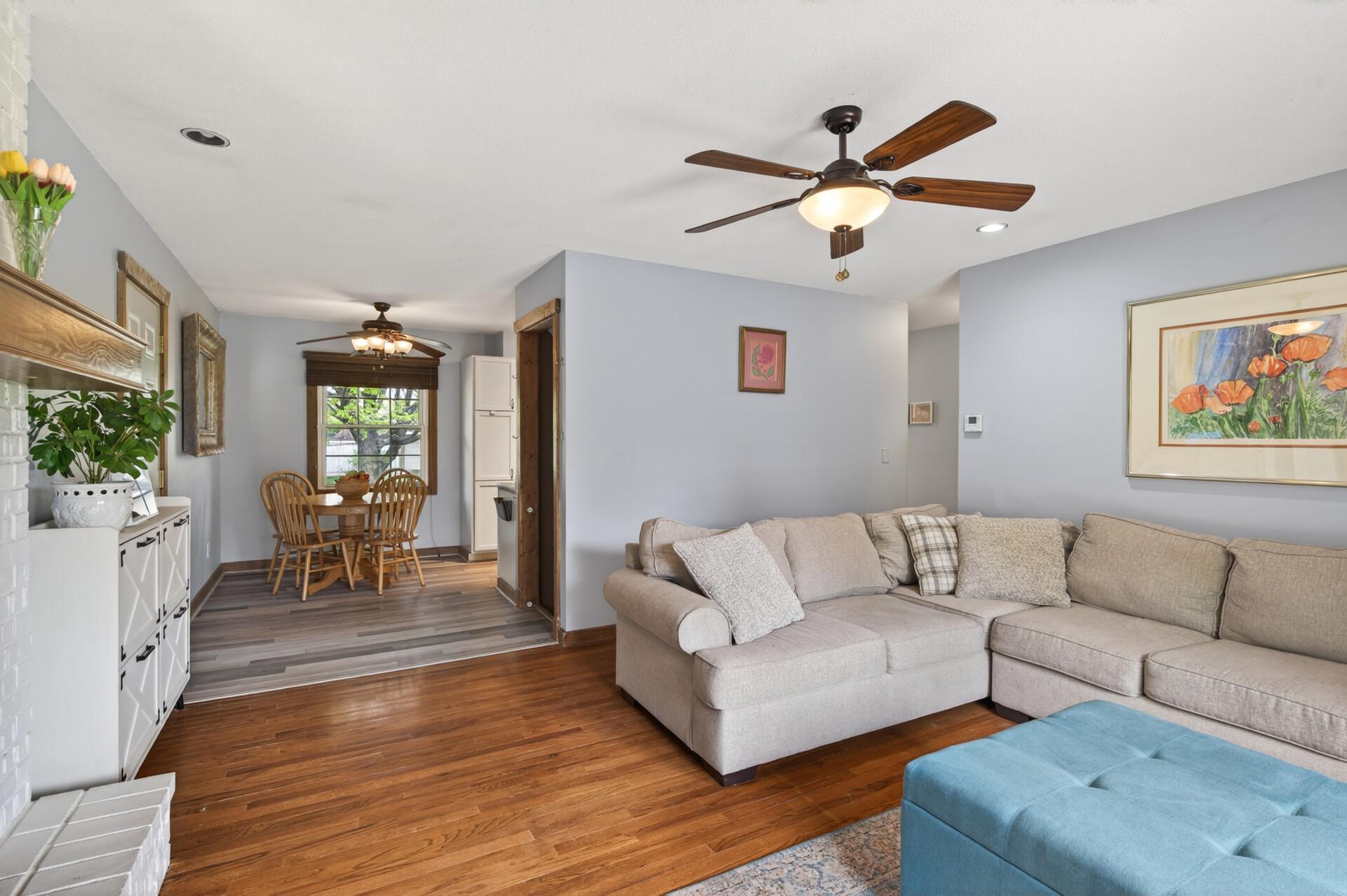08_8380_Isle_Ave_S8_mls.jpg