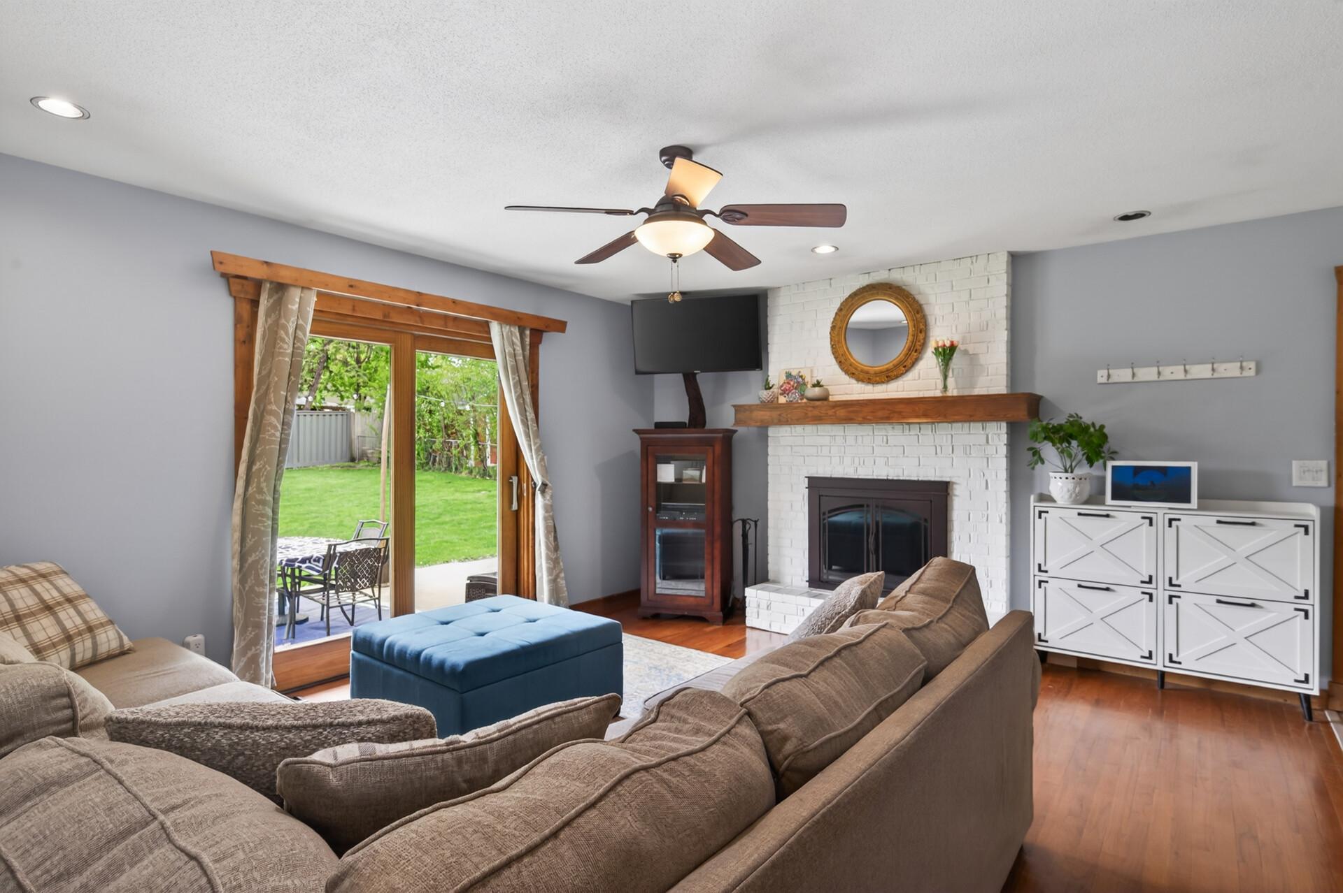 05_8380_Isle_Ave_S5_mls.jpg