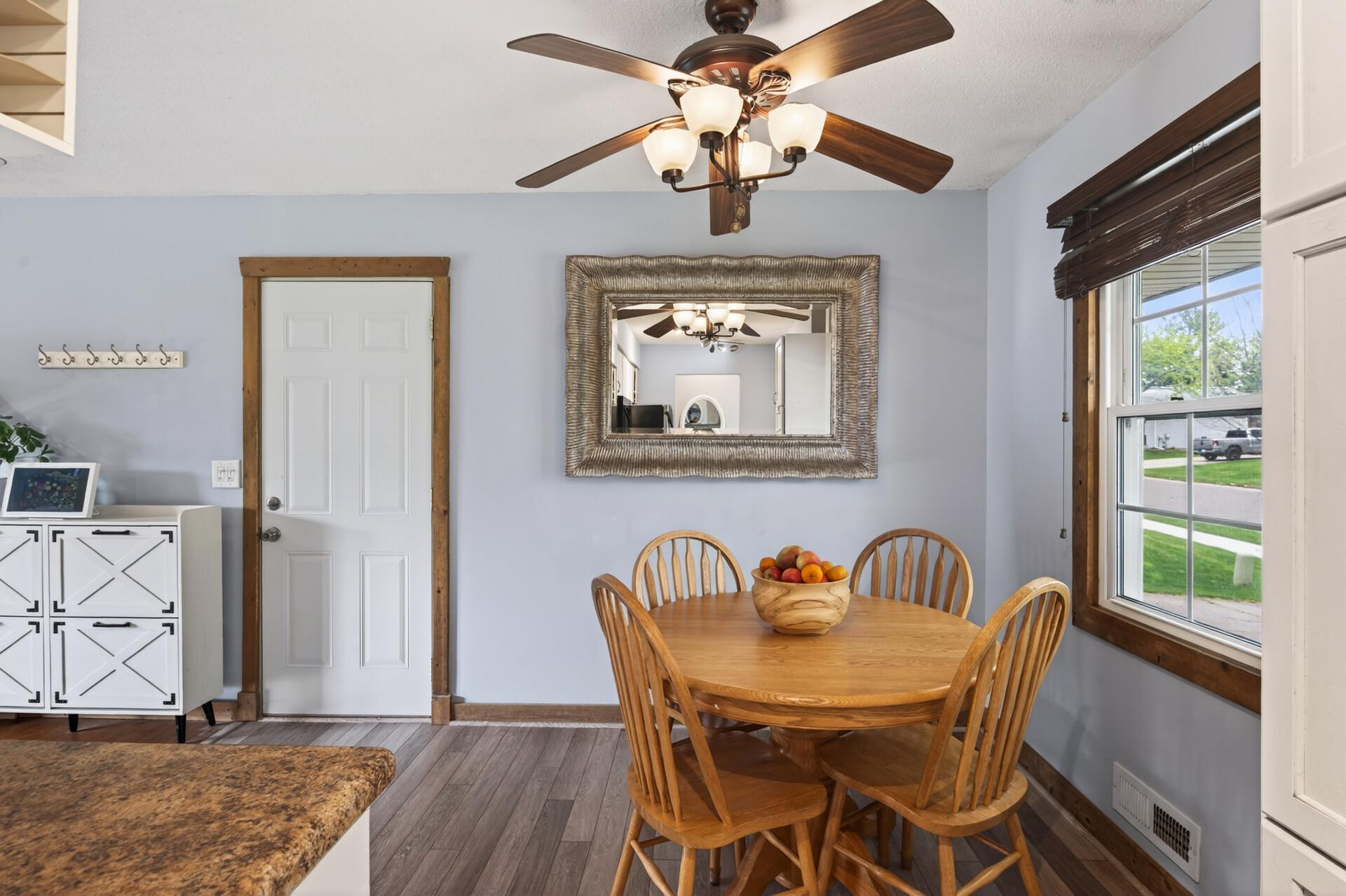 12_8380_Isle_Ave_S12_mls.jpg