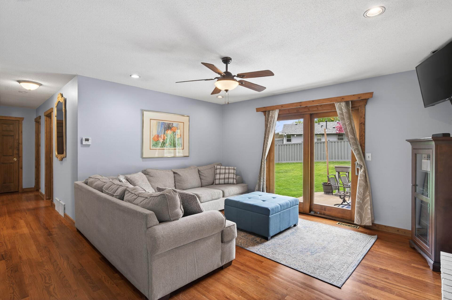 06_8380_Isle_Ave_S6_mls.jpg