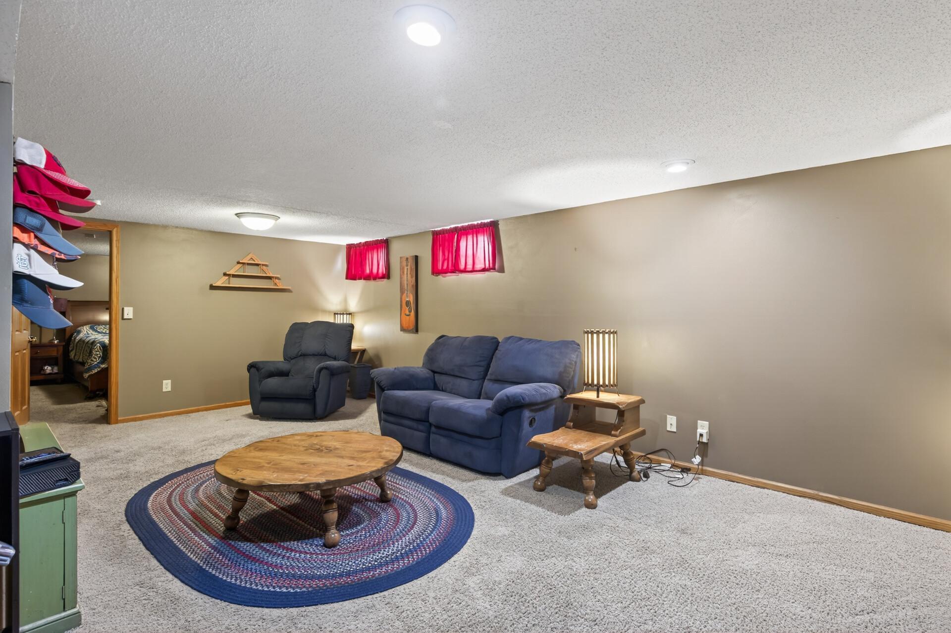 22_8380_Isle_Ave_S22_mls.jpg