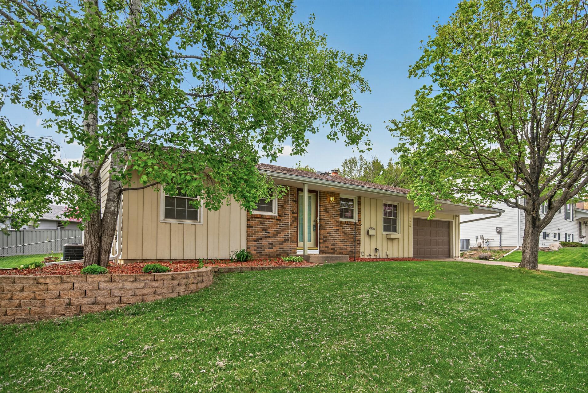01_8380_Isle_Ave_S1_mls.jpg