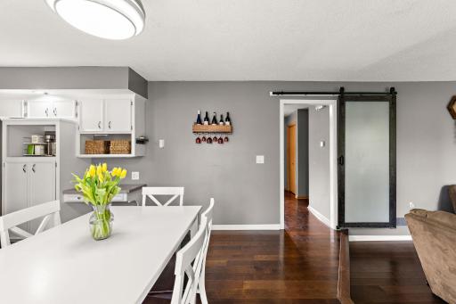 Peninsula/Breakfast Bar